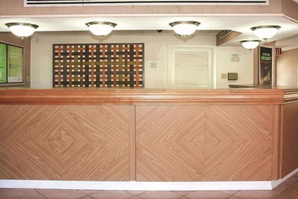 Lafayette Vacations - Econo Lodge - Property Image 1