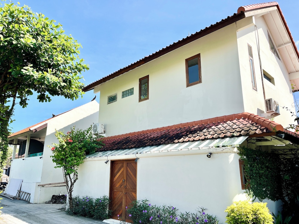Charming Two Bedroom Villa Near Seminyak