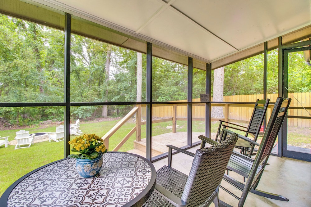 Cozy Lakeview Retreat, Close to Bull Shoals Lake!