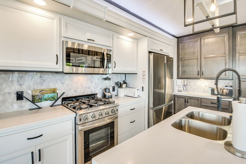 Pools, Boat Ramp & More: Cottage in Virginia Beach