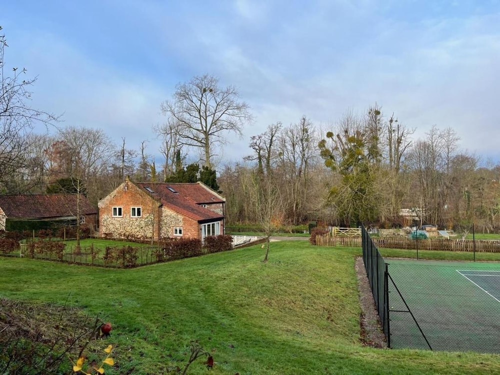 Host Stay Boathouse Barn