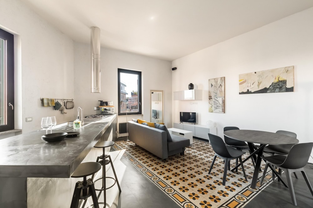 Fantastic Penthouse Over the Roman Sky photo 2