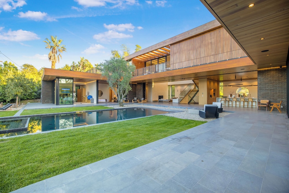 Oak Pass Manor: Indoor-outdoor Luxury With Pool, Sauna & Panoramic Views