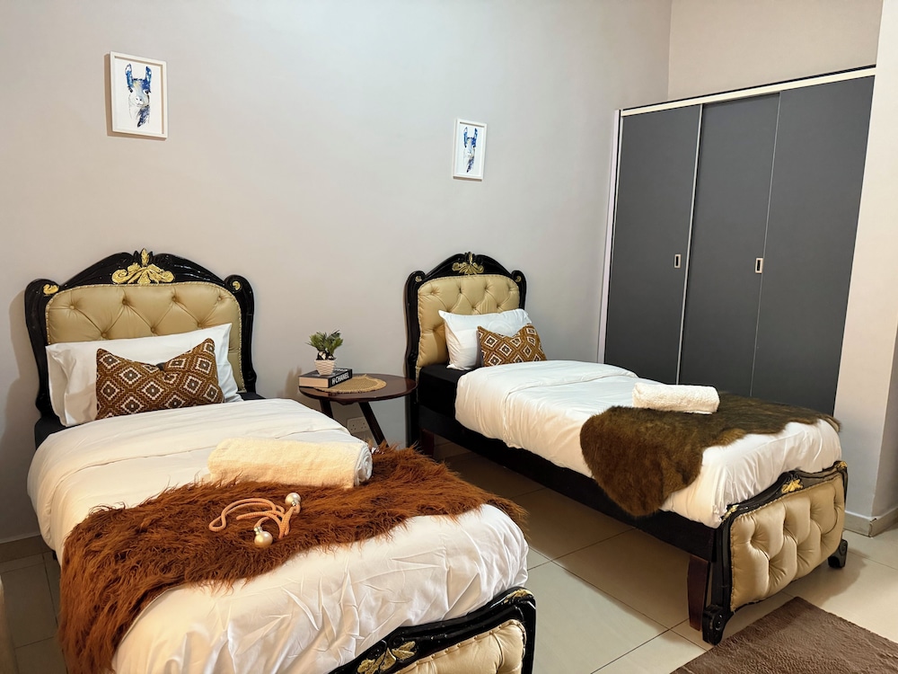 Spacious & Modern 3-bedroom Foxdale