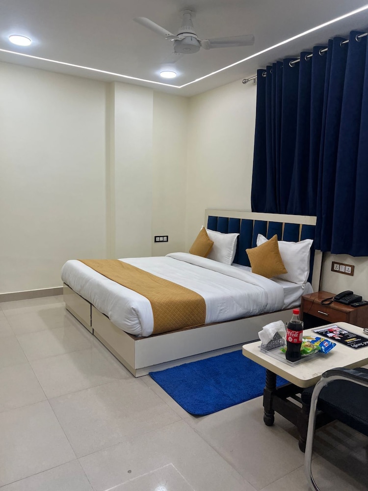 Hotel AeroFly Stay by KDSON