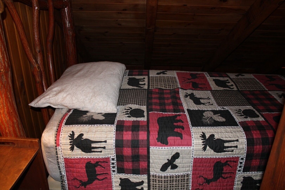 Hominy Ridge Cabins and Gift Shop