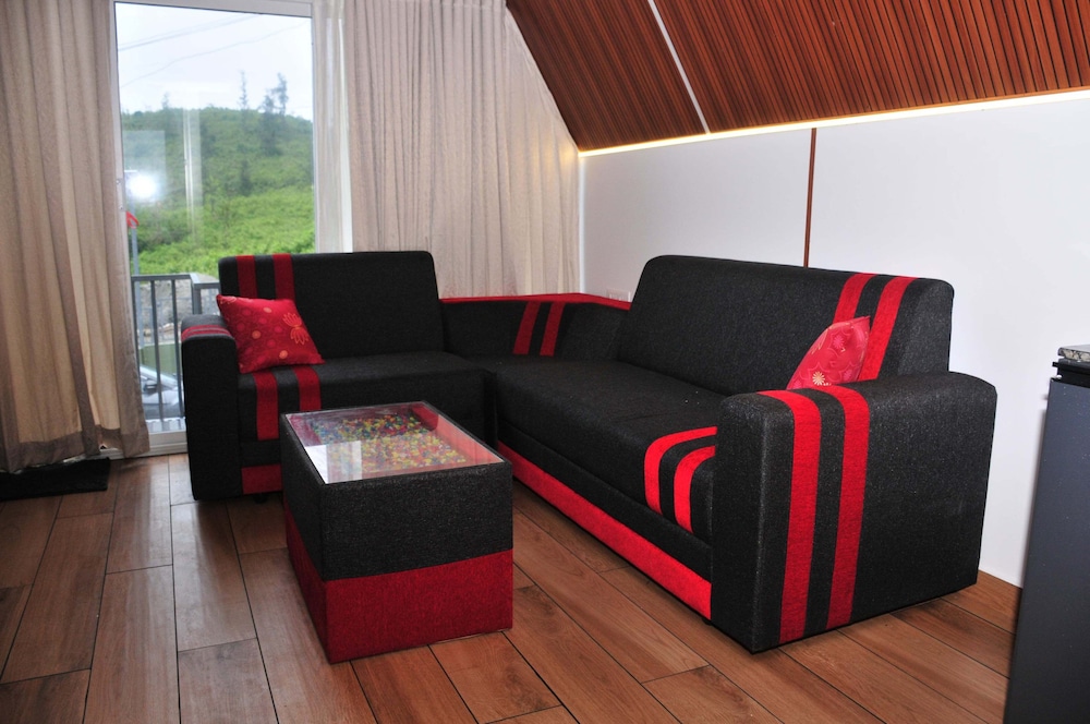 Kudaram County Resort
