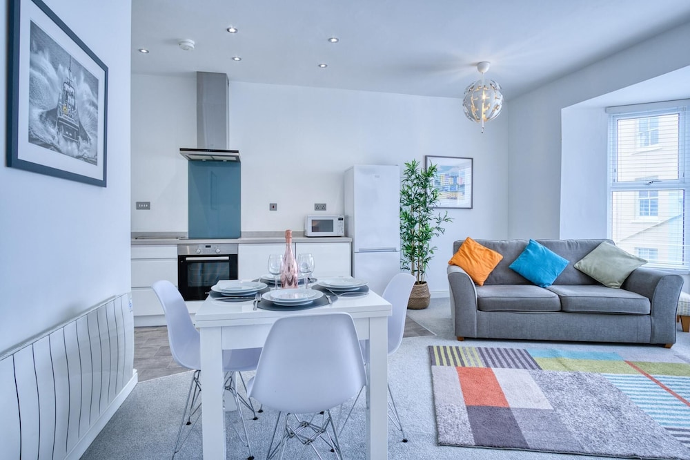 Bay View - 2 Bedroom Apartment - Tenby