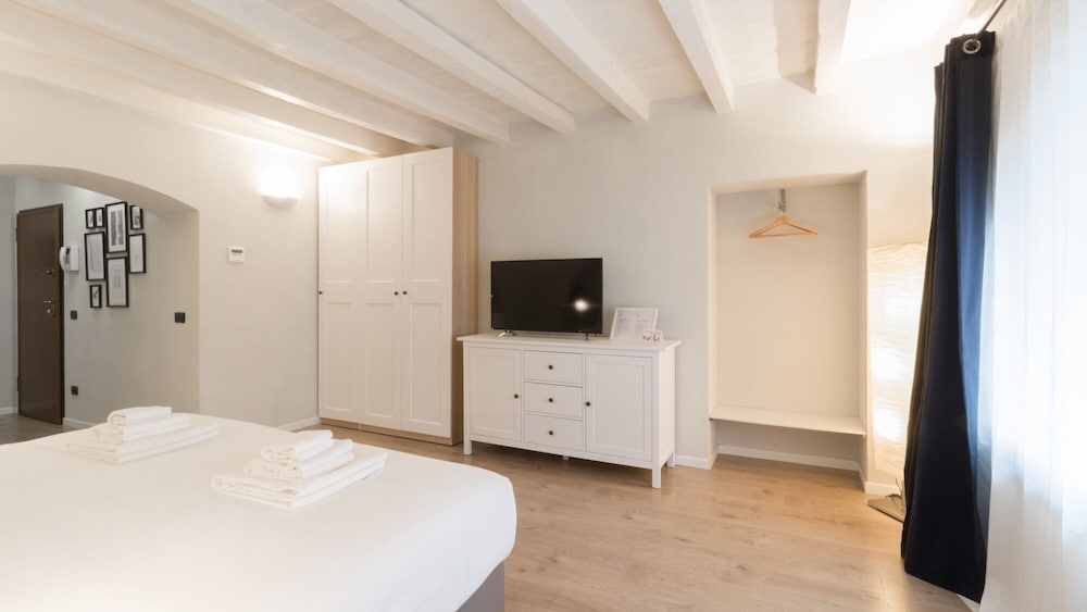 Rosales 1 B - Apartment Milan