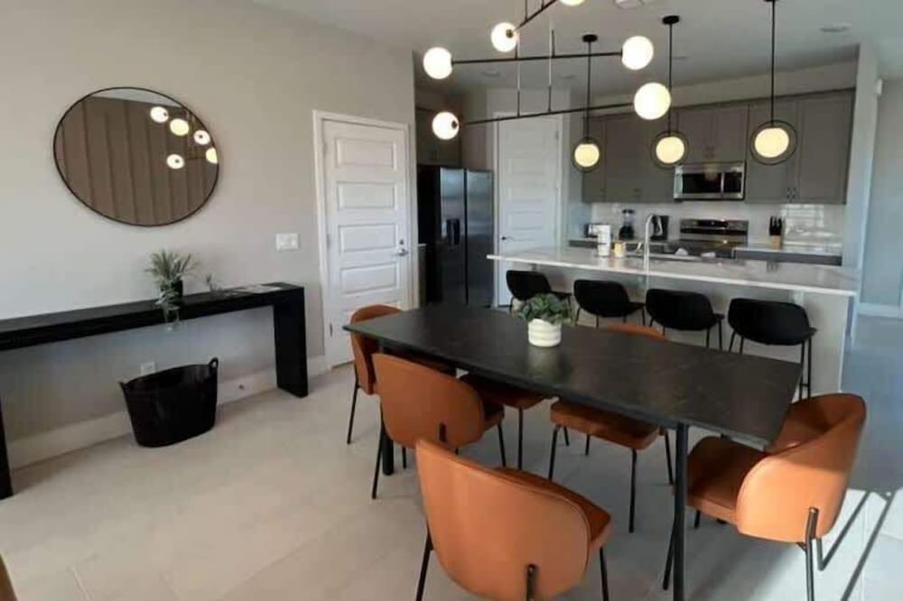 Modern 3Bd End Unit With Garage Water View 7904