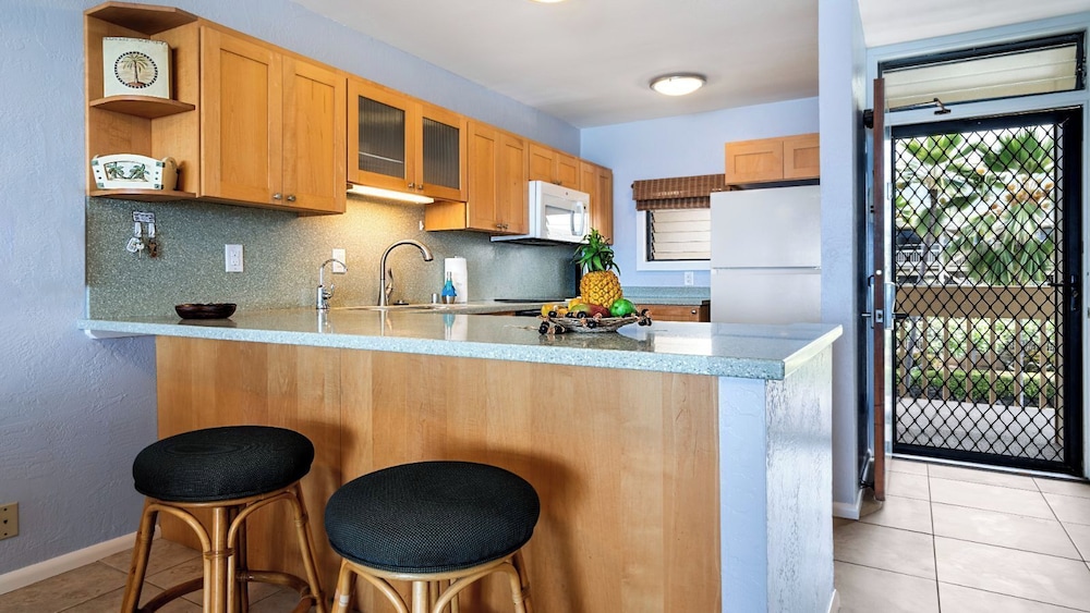 Ocean Front With Private Lanai - In-unit AC - Vrkcv