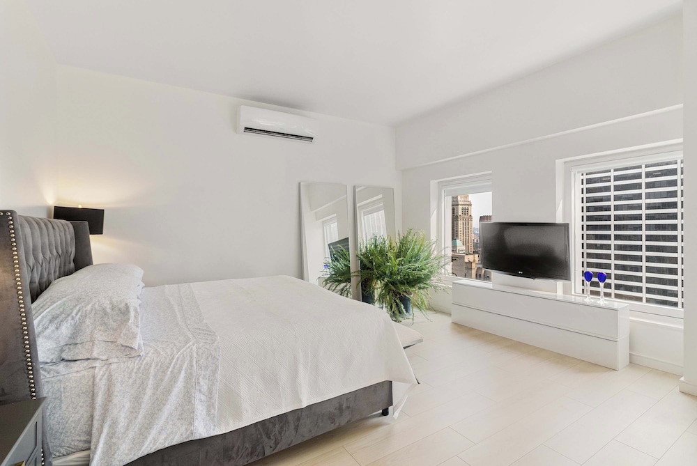 Midtown 5 Bedroom Duplex Luxury Penthouse, 2,500 sq ft, Sleeps 10, Manhattan, VIP Services