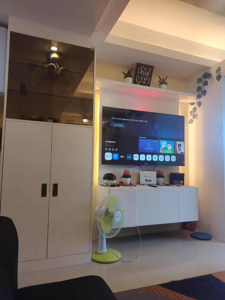 Spacious 1-bedroom Condo in Quezon City With Private Pool