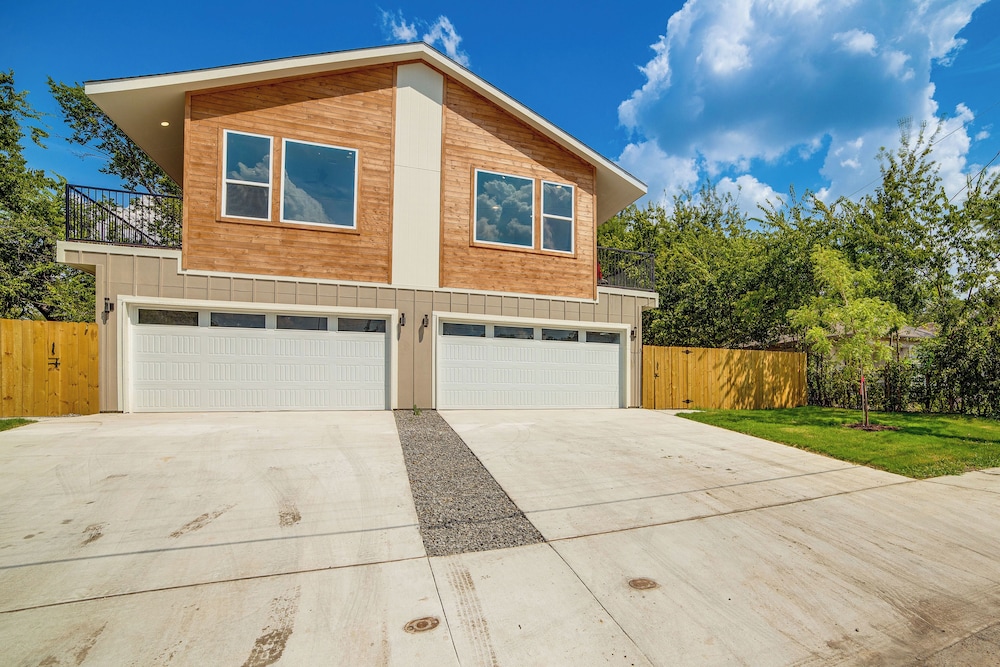 3 Mi to Dtwn Dallas: Pet-friendly Retreat w/ Yard