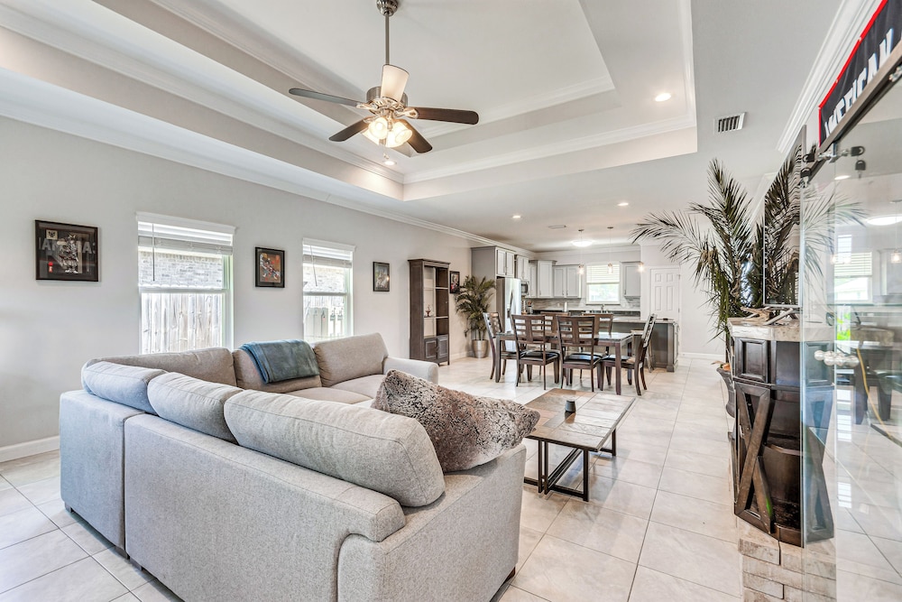 Military-friendly Home Near Navarre Beach & Base!