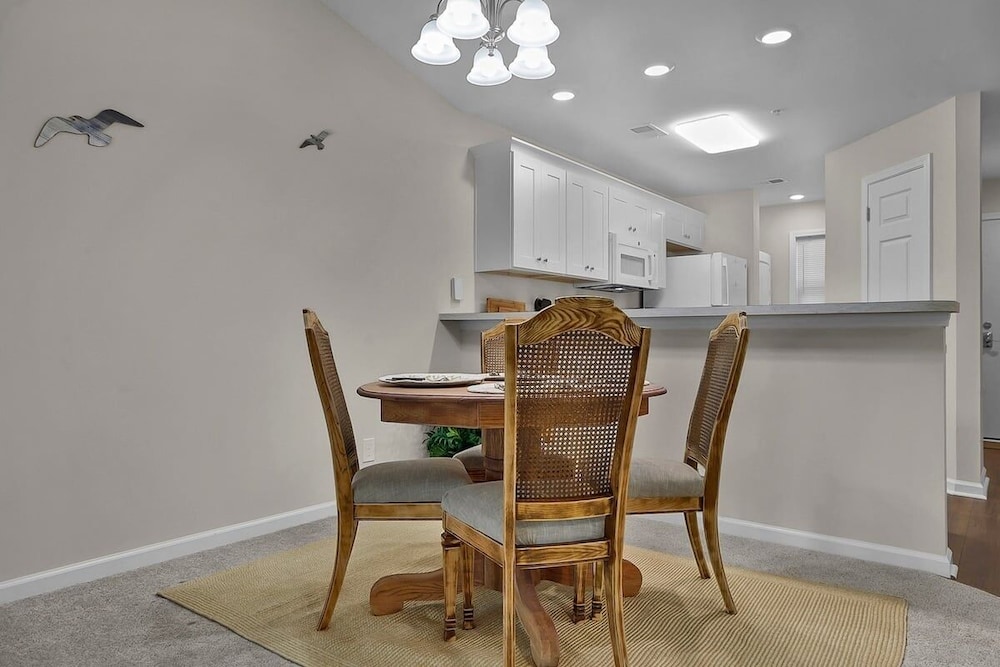 River Oaks 30h 2 Bedroom Condo