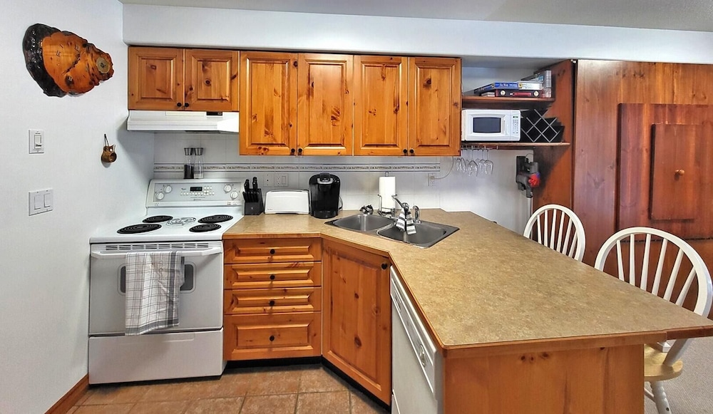 Sun Peaks Vacations - Timberline Village 12 Home - Property Image 2