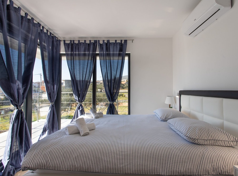 Dazzling Kaštel Novi Villa With Private Pool and Scenic Sea Views