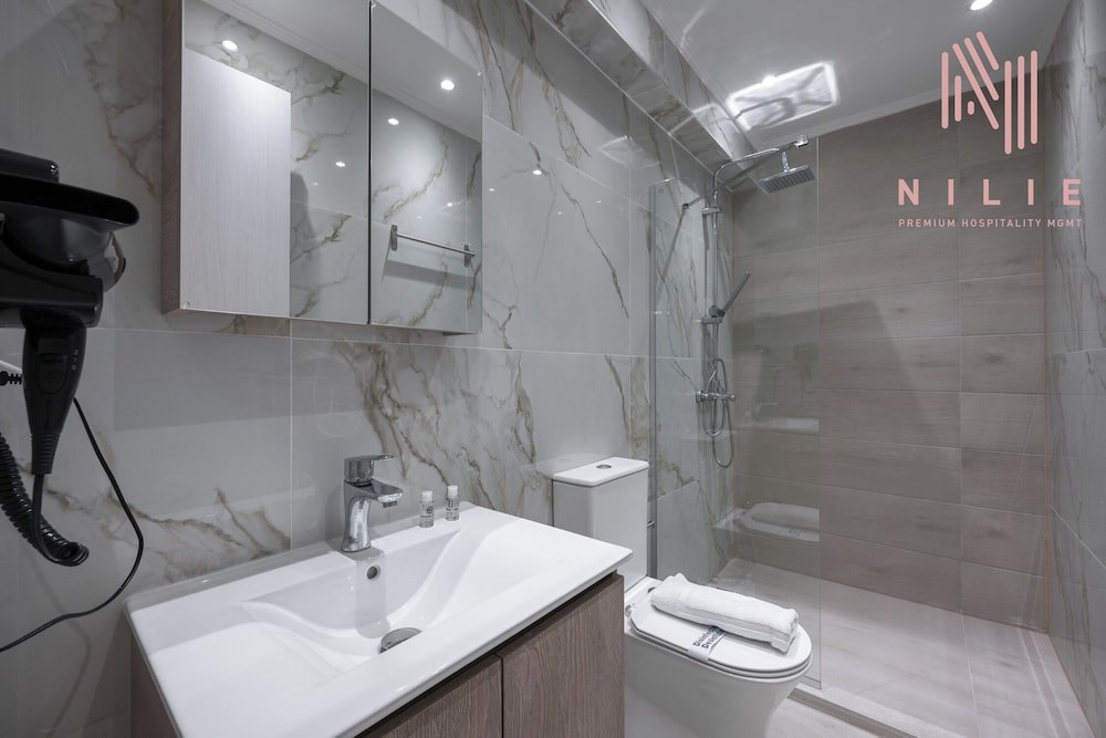 Venus, Nilie Hospitality MGMT