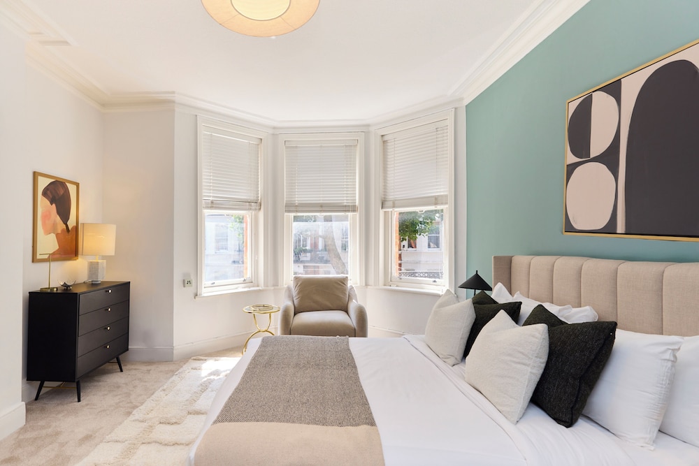 Classic Edwardian Flat near Emirates