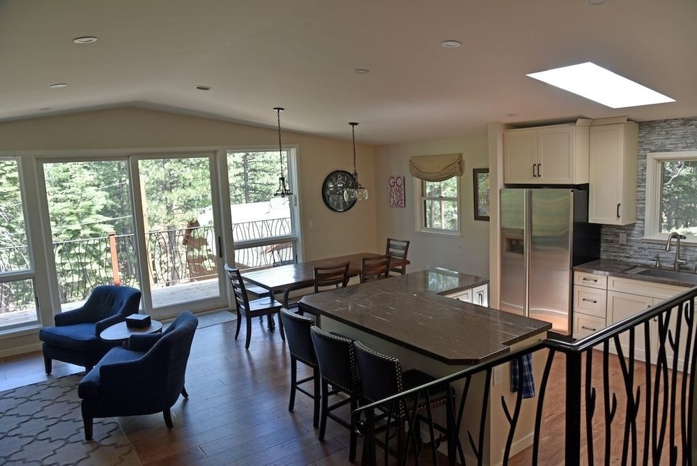 2375s Sierra House Retreat 4 Bedroom Home