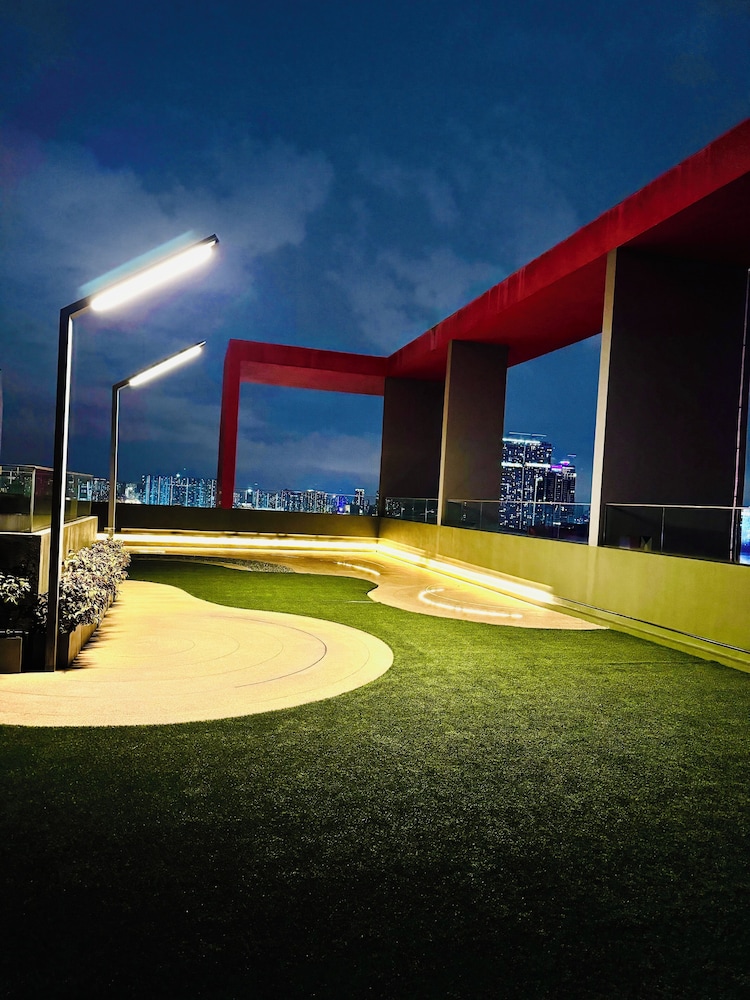 Velocity Suites KL by Rit