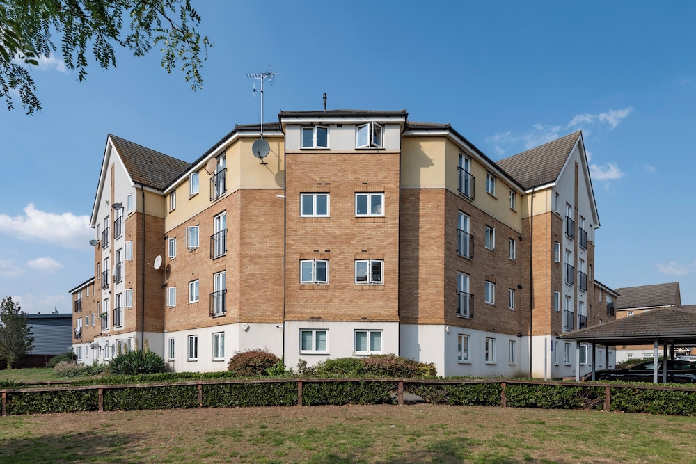 Stylish Elegant New Flat 5 Min from Crossrail