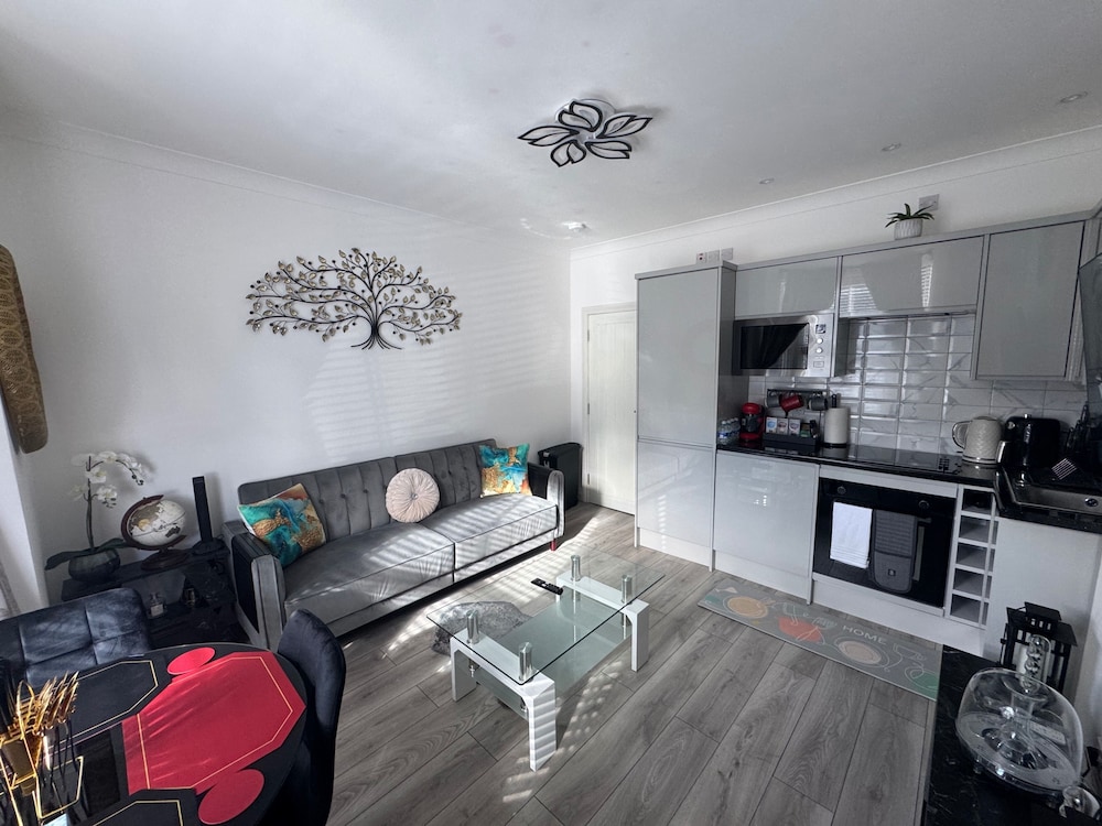 Cozy 2br-5guests-near Attractions-garden