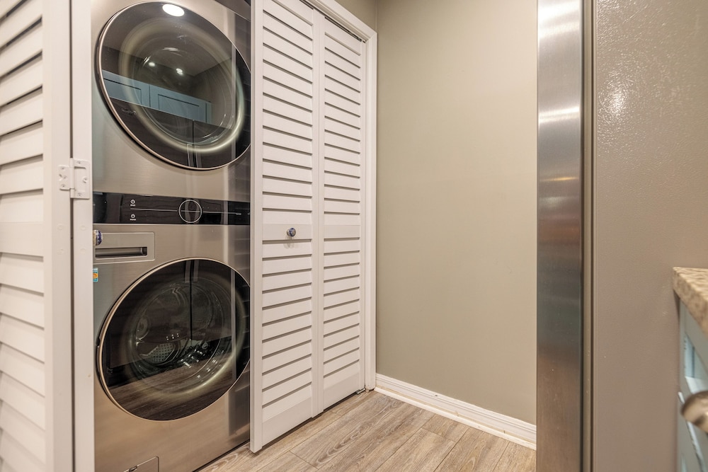 2BR Condo in Edgewater Resort With Golf, Tennis, Pools & Free Tram Service!