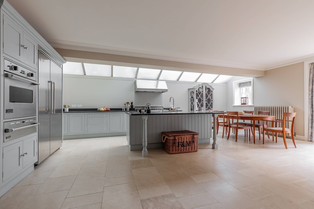Earl's Court Square XI by Onefinestay