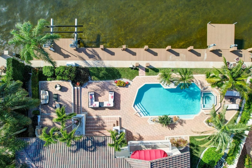 Serenity Villa Water Front