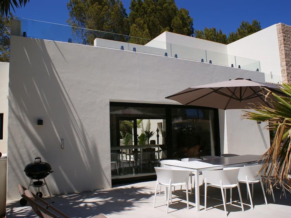 Charming Villa With sea Views