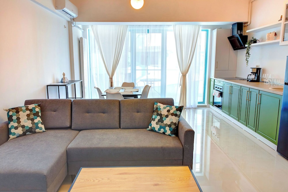 Cnc Zev Apartment