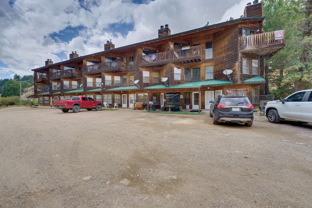 Red River Home w/ Ski Slope, Mtn & River Views!