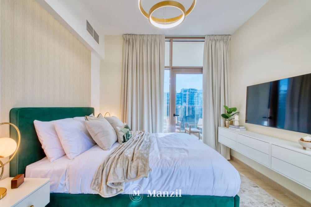 2BR Apt w Dubai Canal Views Near Burj Dubai Mall