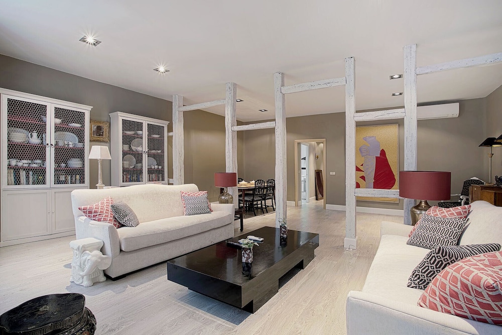 Great 2 Bd Aparm in Prime Location. Huertas view 2