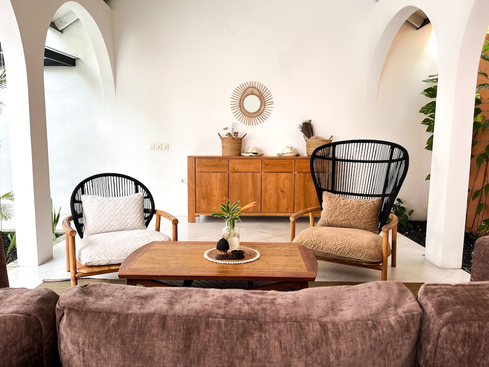 Lovely 2BR Villa Close to The Beach