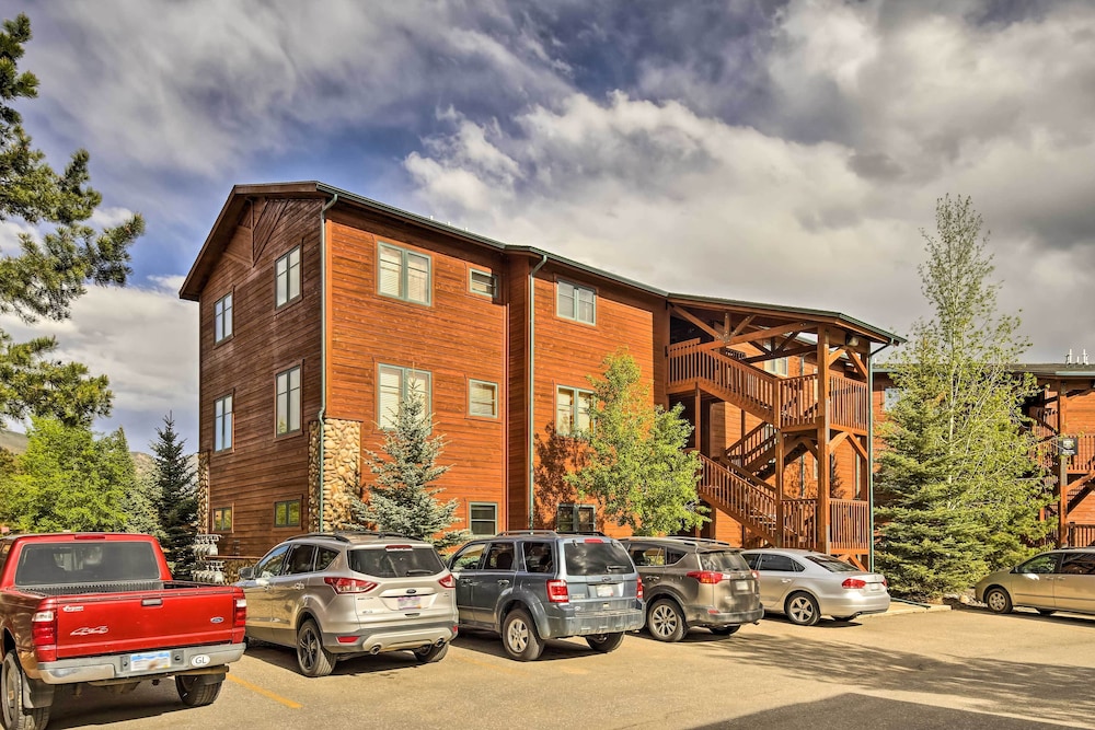 Steps to Grand Lake: Condo w/ Deck & Mtn Views