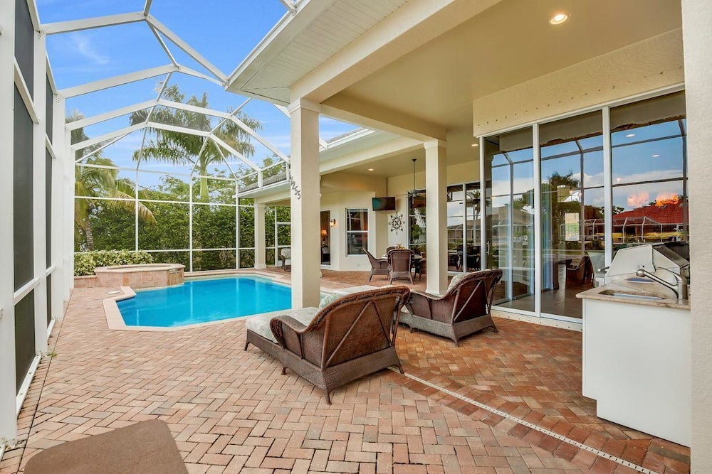 SMARCO1255 3 Bedroom Holiday Home by Marco Naples Vacation Homes