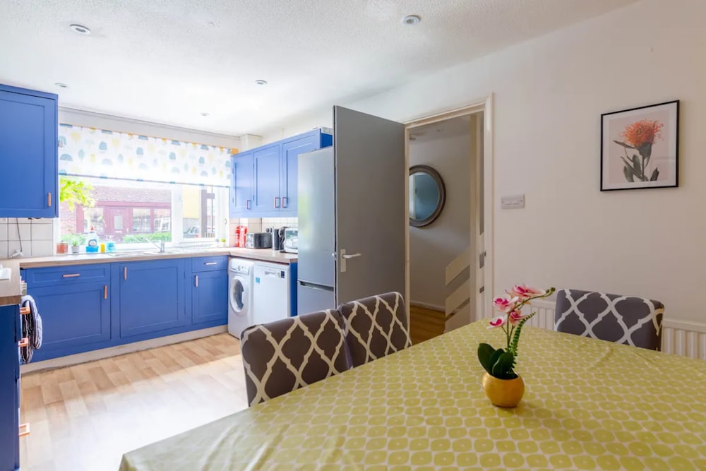 Bright 3 Bedroom House With Terrace, 16 Mins to Big Ben