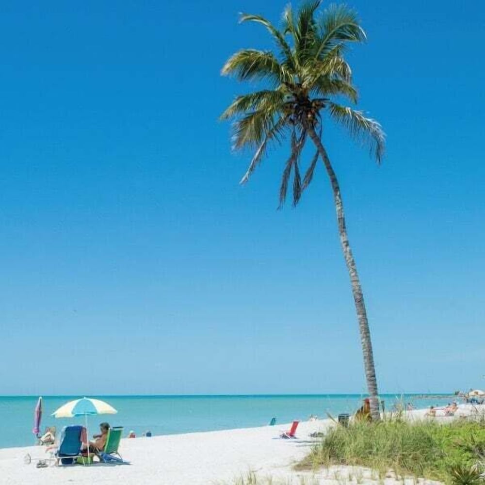 Seahorse Cove - Pool, Gulf Access & Tiki Bar 3 Bedroom Home