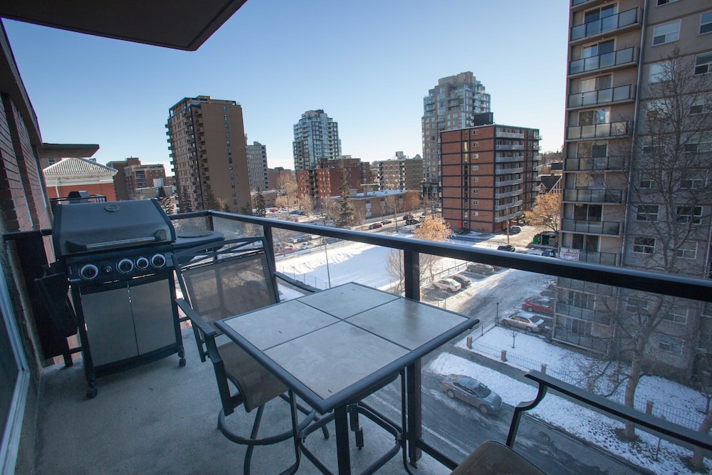 Corporate Suites of Calgary - Eightwelve