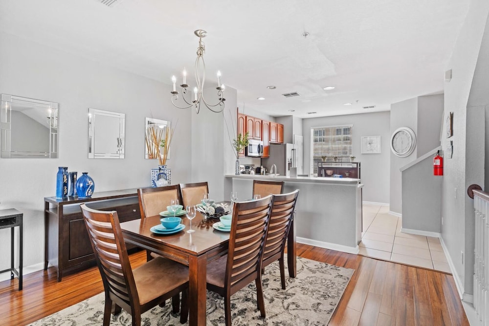 Vista Cay Swanky