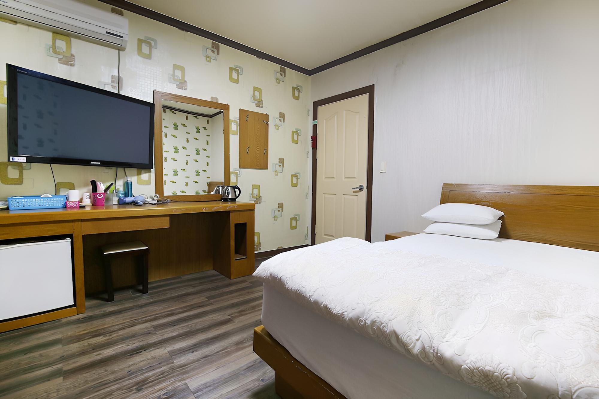 Nonsan Hwangje Motel view 2