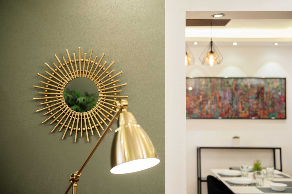 Xuru Stays I Play Foosball & Do Yoga - 1 BR Apt. 5 Min To Airport