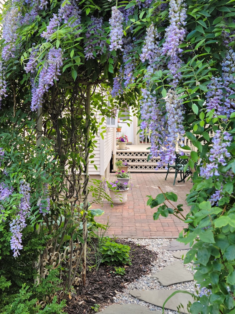 The Lamplighter Bed & Breakfast of Ludington