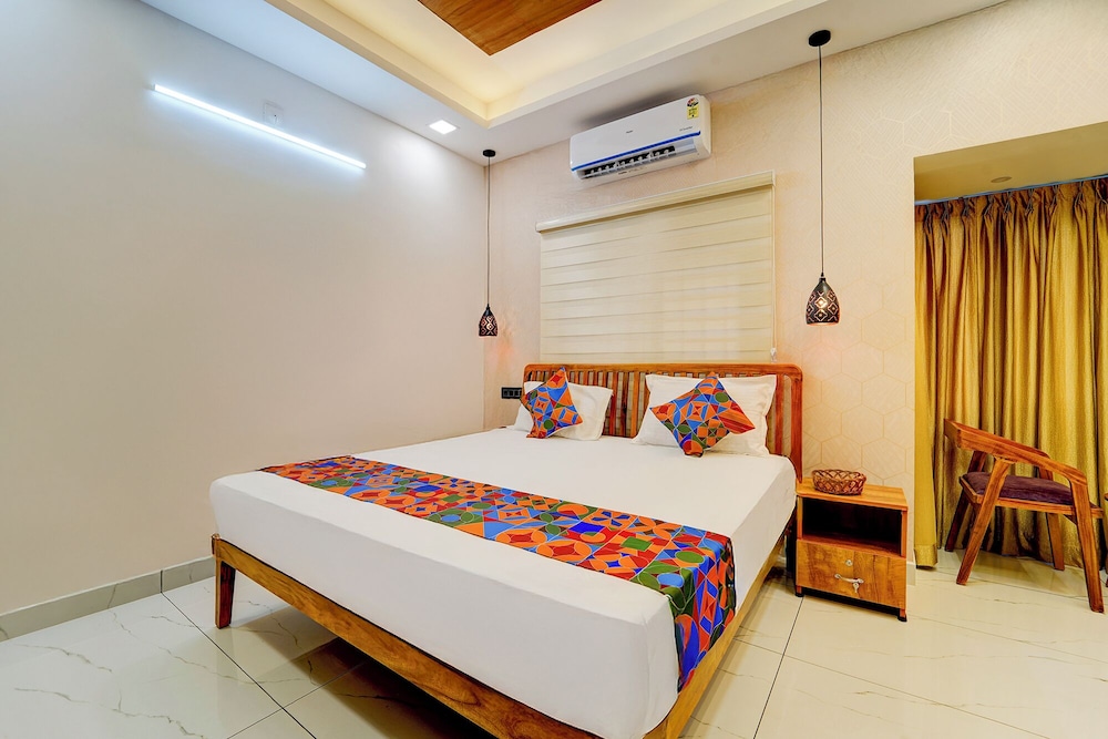 Fabhotel Elroi Suites