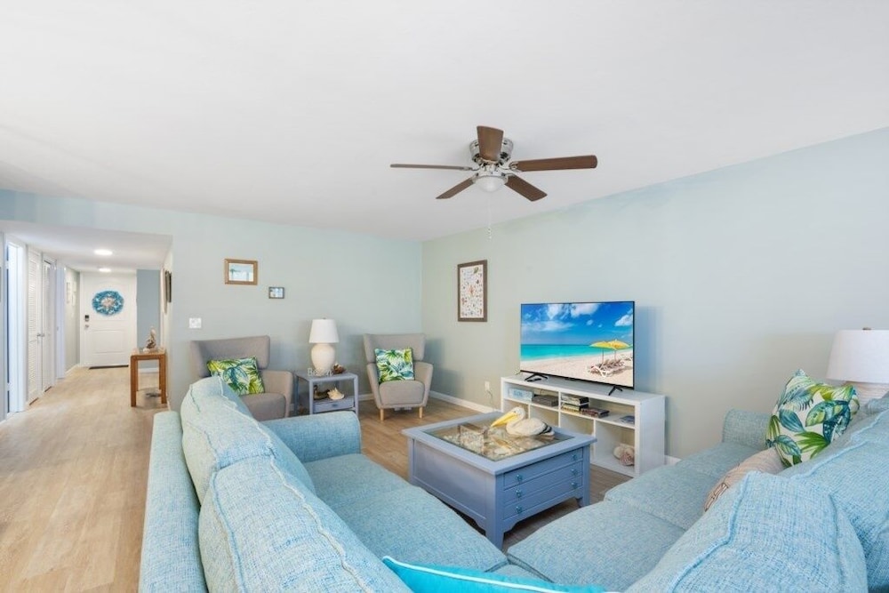 Kings Crown 209 2 Bedroom Condo