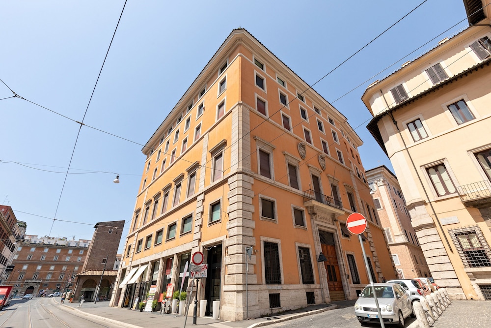 Rome as you feel - Torre Argentina Art Apartment