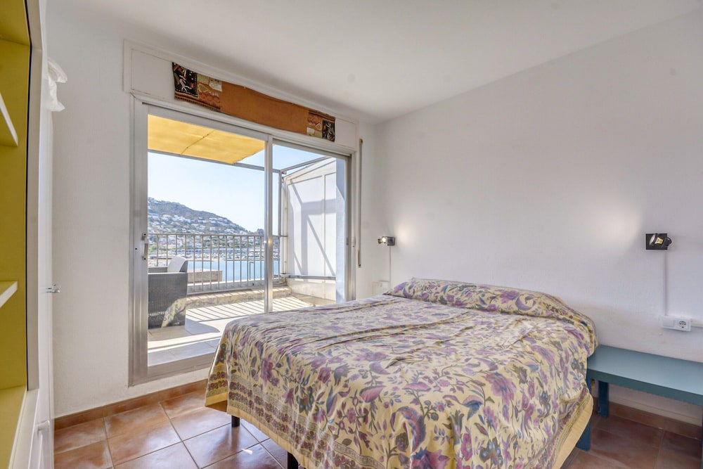 Apartment in Roses Near Beach